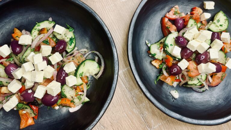 Ensalada griega con queso campesino
