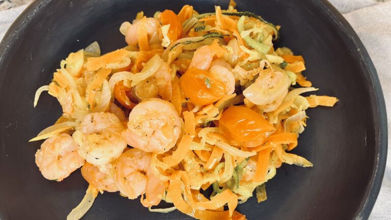 Ensalada con camarones y verduras